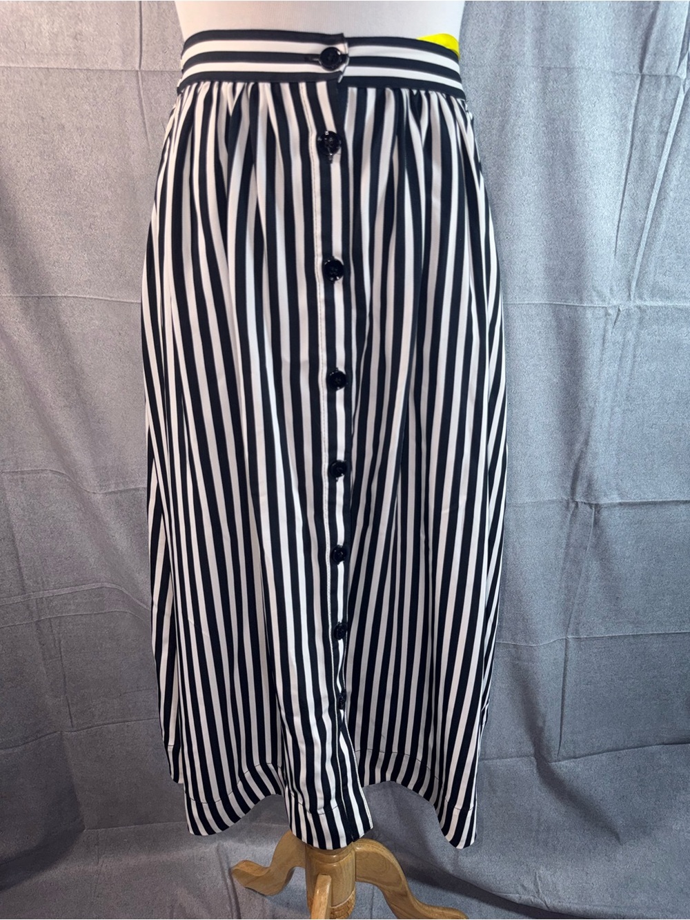 2307-H&M Black and White Vertical Stripe Button-Front Midi Skirt
